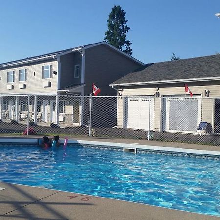 Fox Motor Inn Greater Napanee Exterior foto