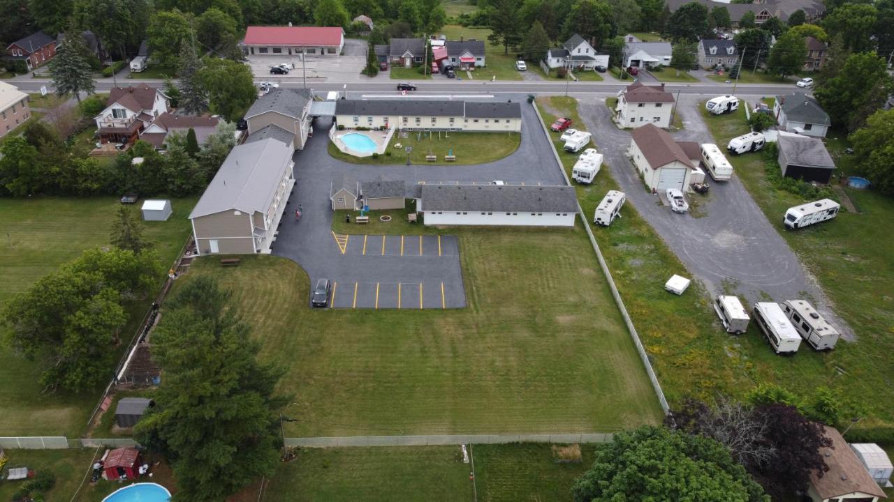 Fox Motor Inn Greater Napanee Exterior foto