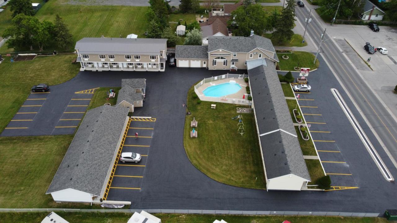 Fox Motor Inn Greater Napanee Exterior foto