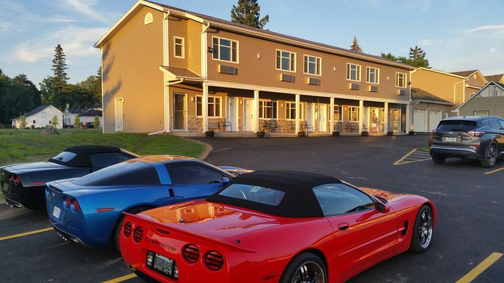 Fox Motor Inn Greater Napanee Exterior foto