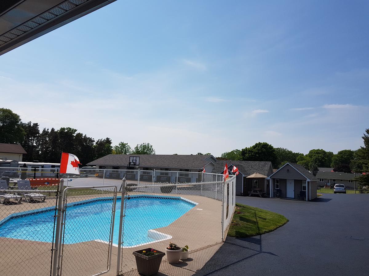 Fox Motor Inn Greater Napanee Exterior foto