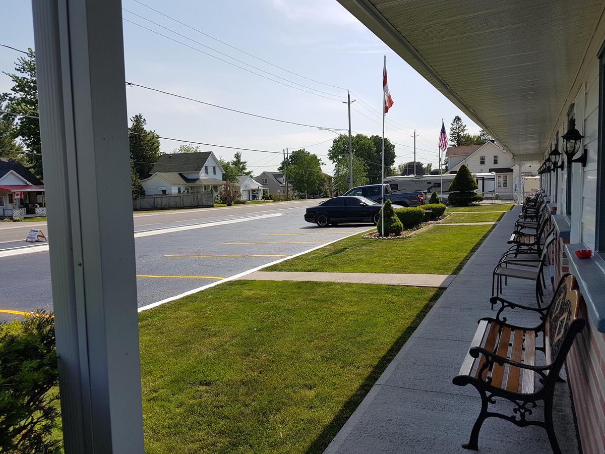 Fox Motor Inn Greater Napanee Exterior foto