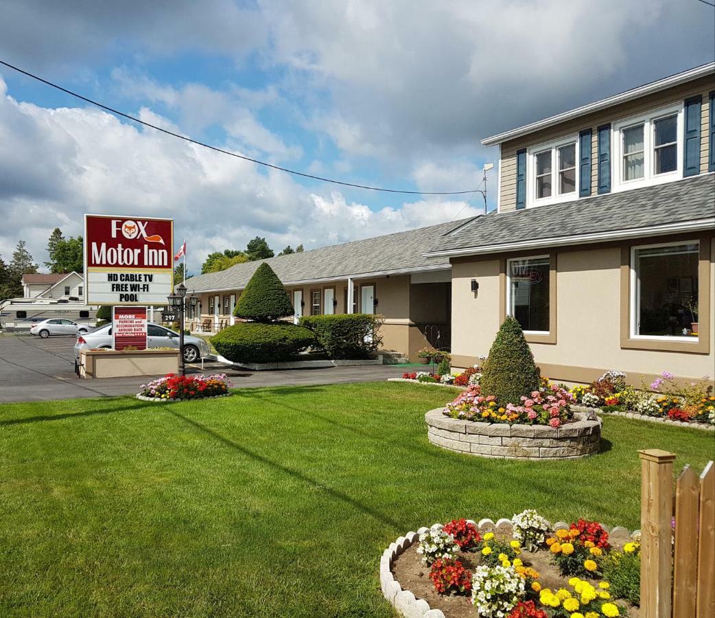 Fox Motor Inn Greater Napanee Exterior foto