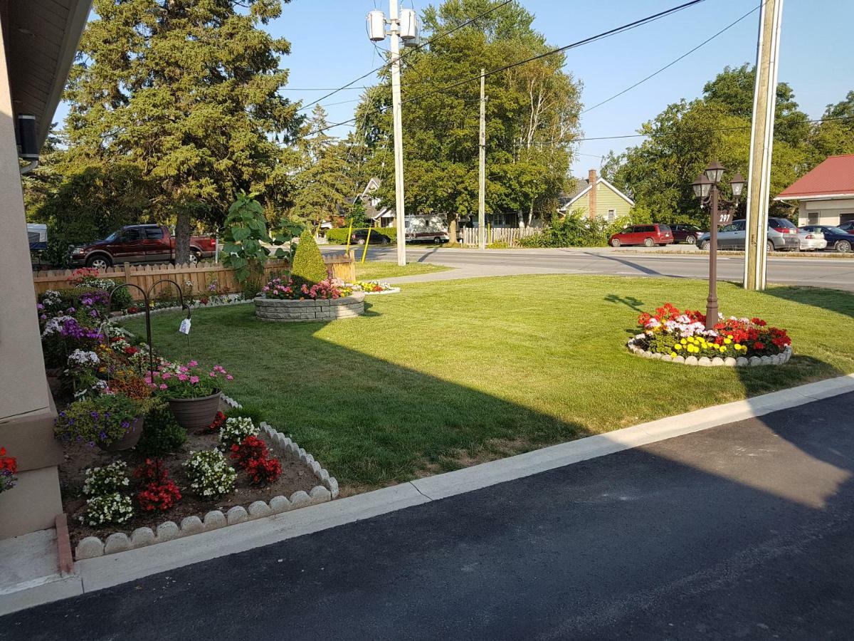 Fox Motor Inn Greater Napanee Exterior foto