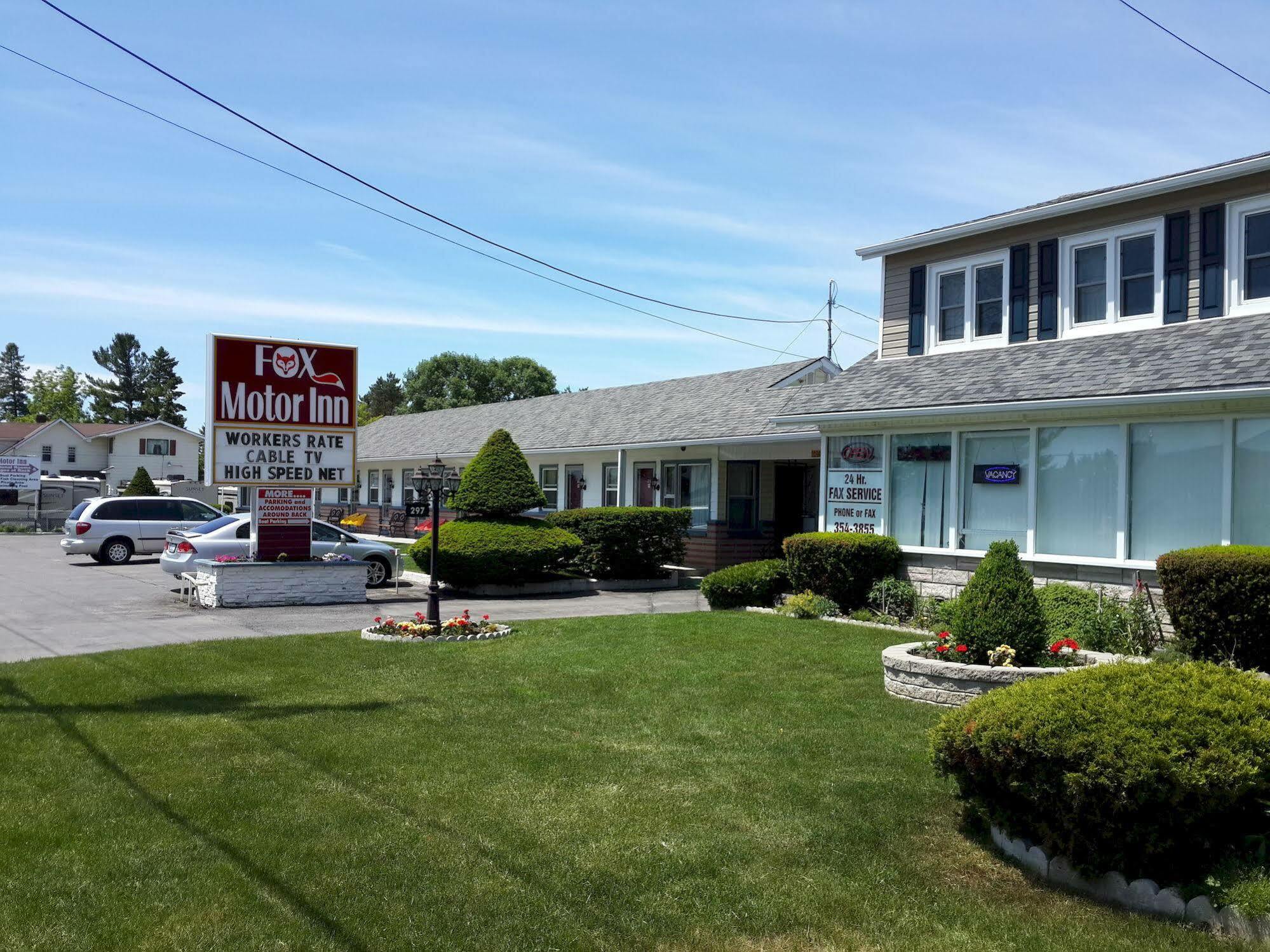 Fox Motor Inn Greater Napanee Exterior foto